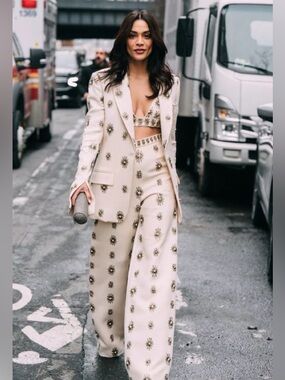 Join $8 Auction,Follow,& Win Ash Glam Accessory